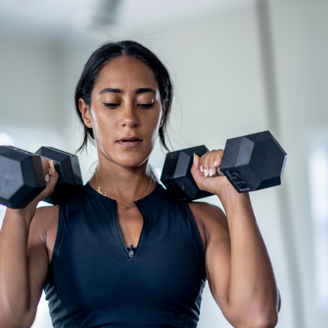 woman doing a shoulder press